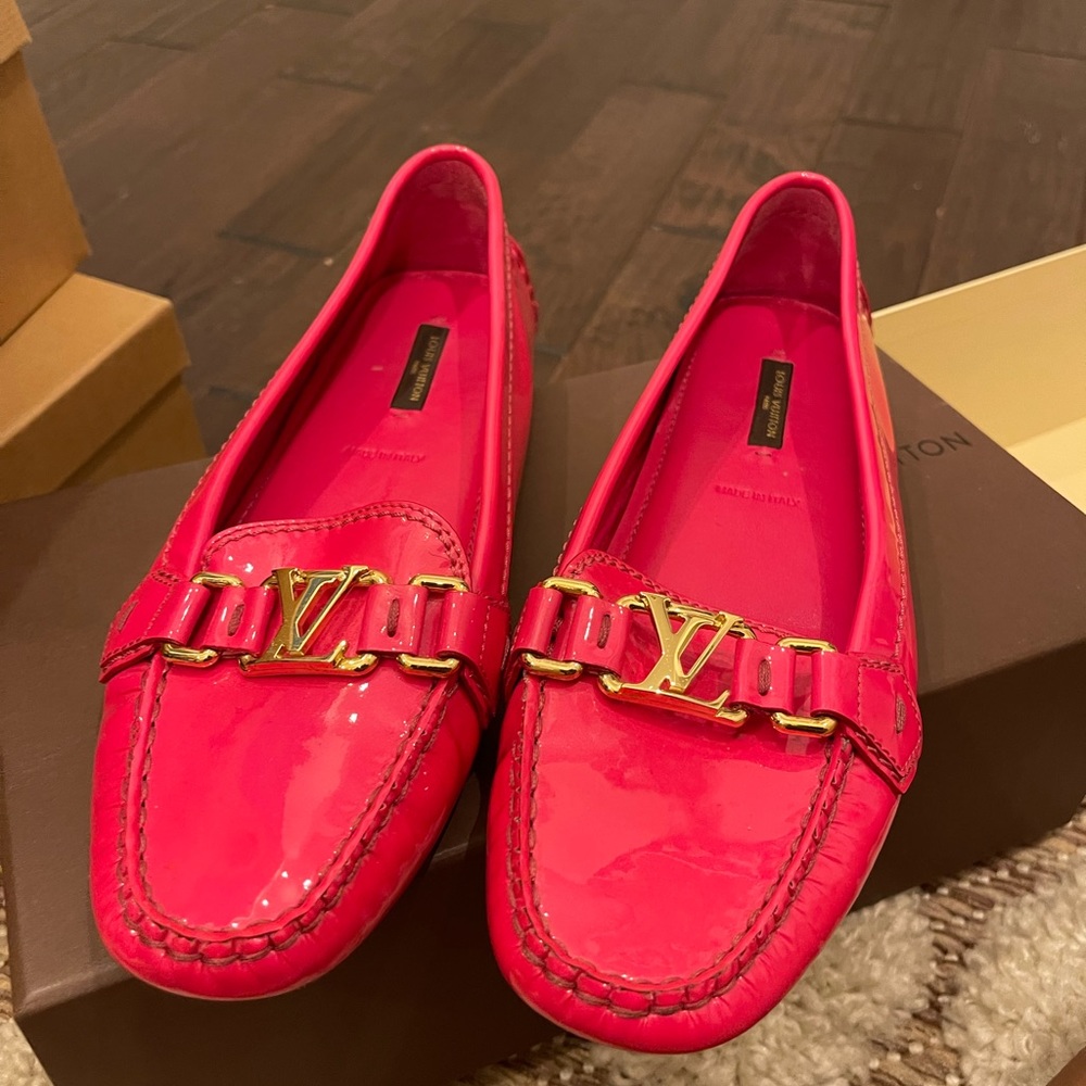 Hot pink Louis Vuitton flats since 38.5